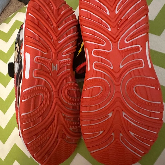 NWT Disney Mickey Mouse Red Black Sandals Size 11 - Picture 3 of 4